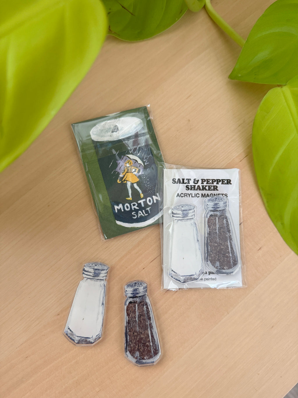 Magnet: Salt and Pepper Shakers