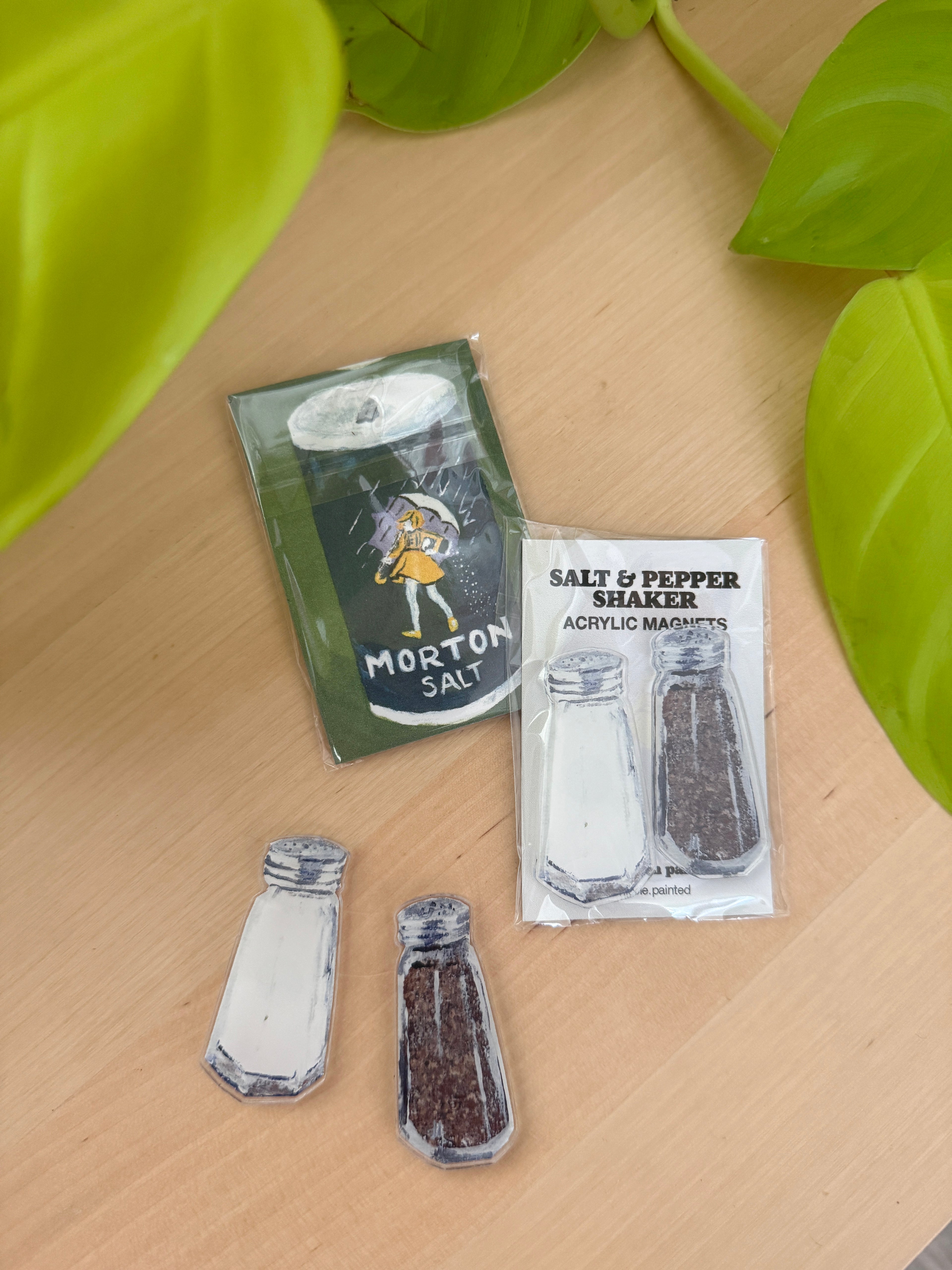 Magnet: Salt and Pepper Shakers