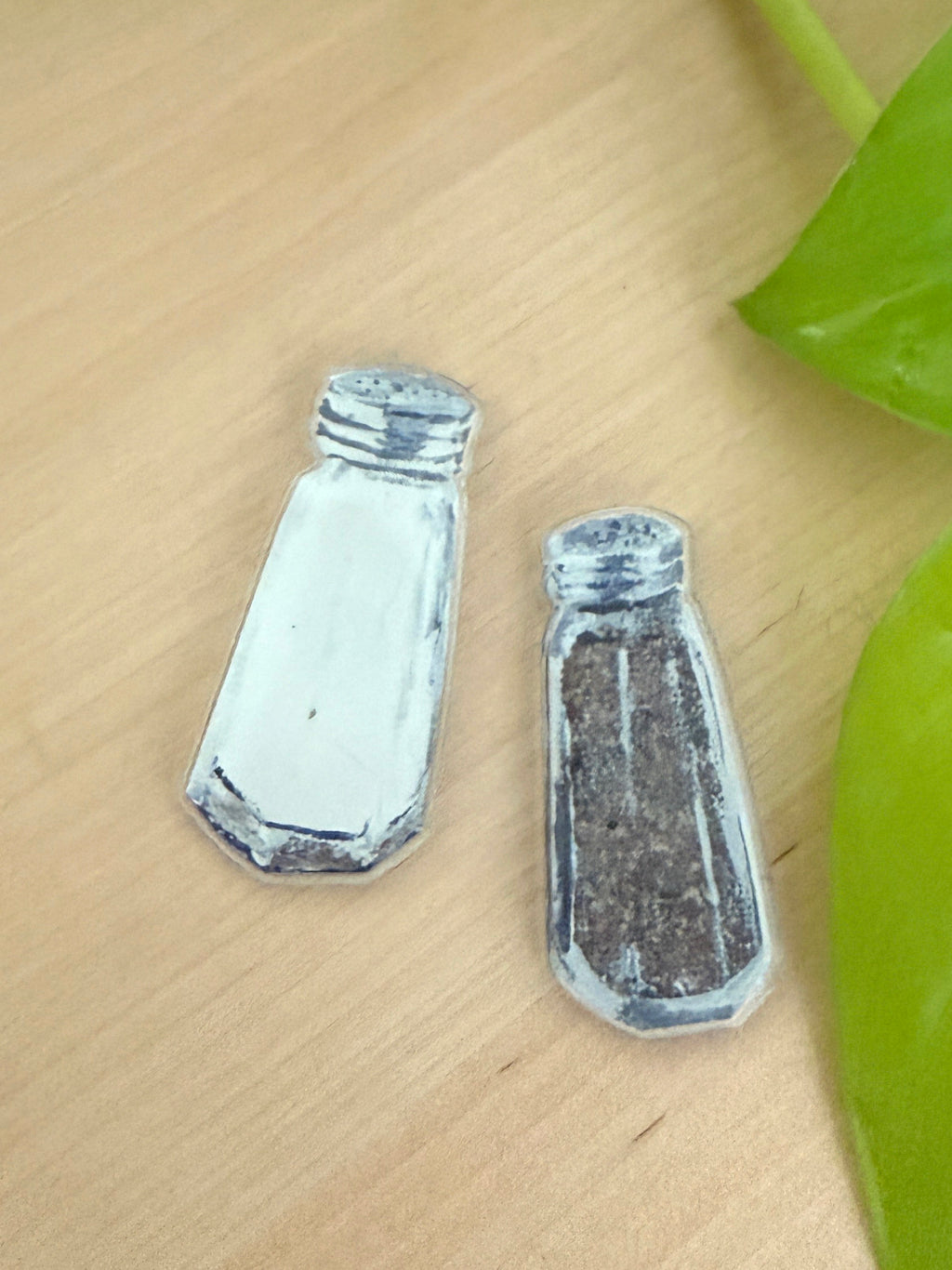 Magnet: Salt and Pepper Shakers