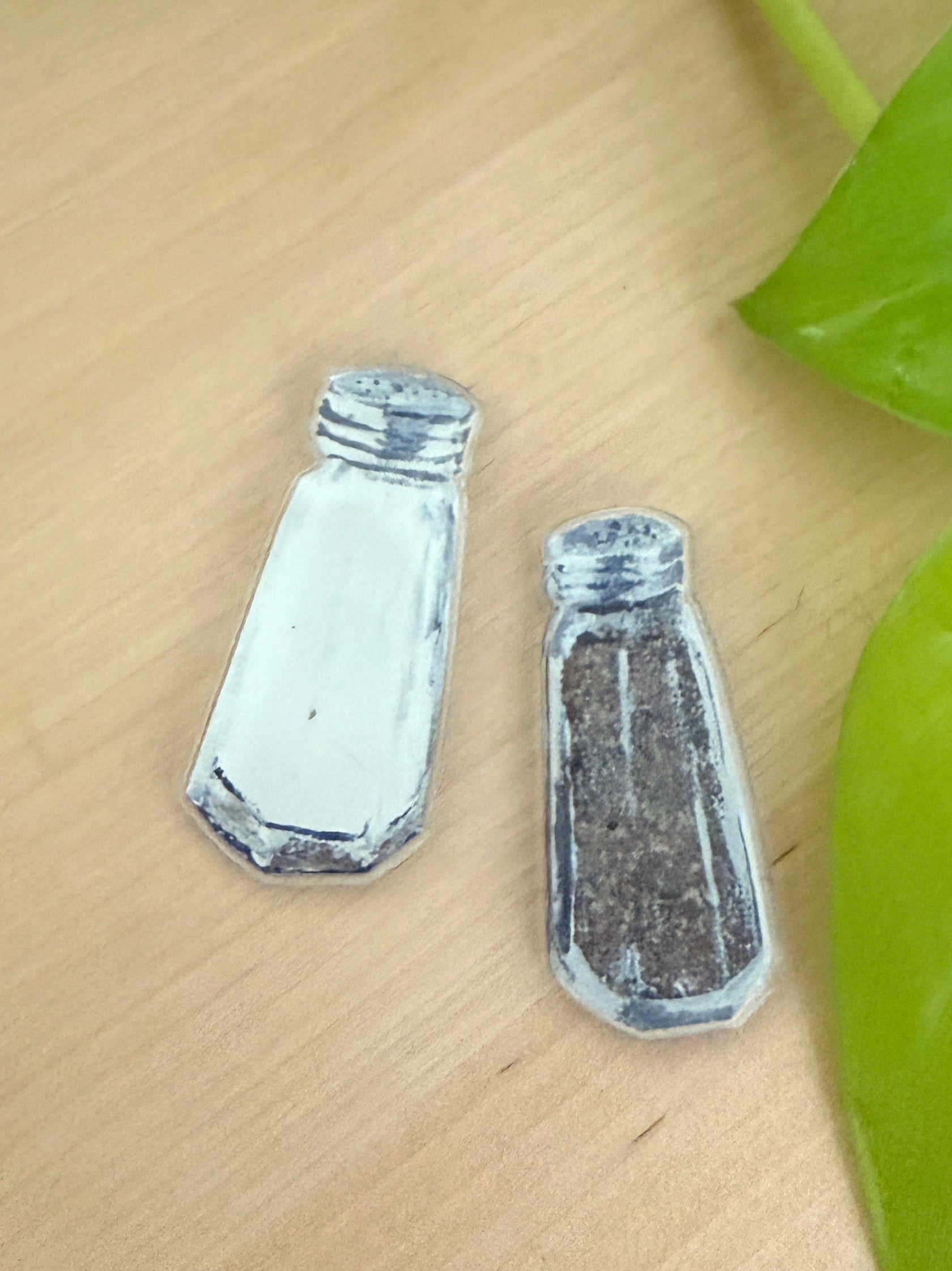 Magnet: Salt and Pepper Shakers